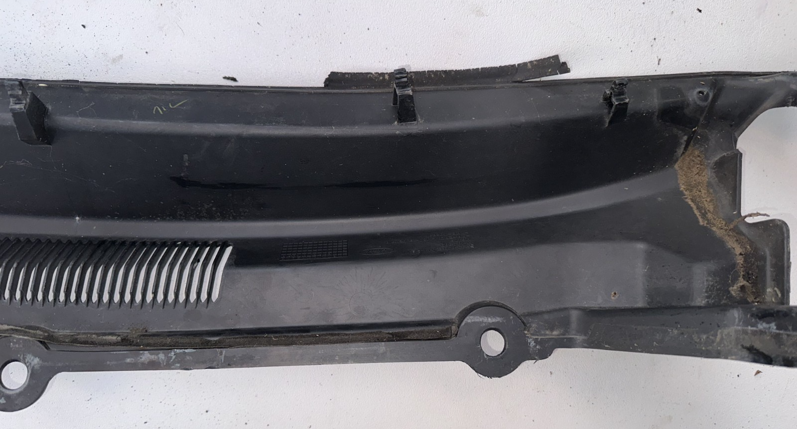 05-09 Ford Mustang RH Passenger Wiper Dash Top Cowl Grille Vent OEM