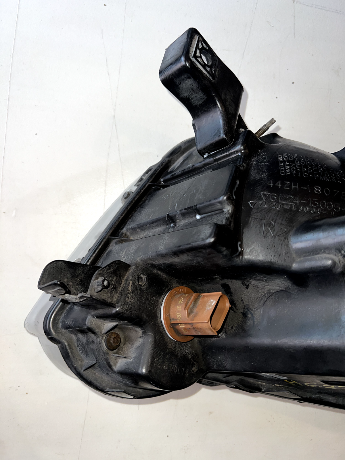 06-10 Ford Explorer Passenger Right Headlight Clear Background OEM With Bulbs
