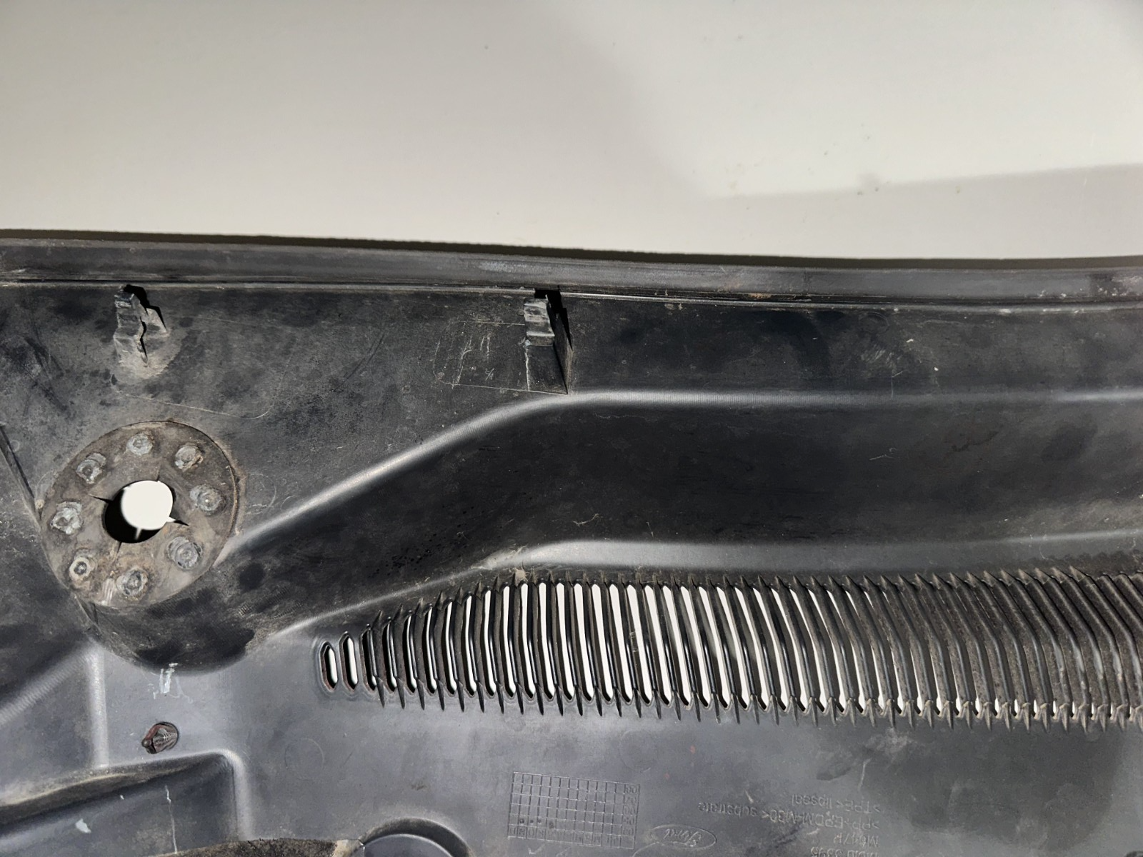 05-09 Ford Mustang LH & RH Driver Passenger Wiper Dash Top Cowl Grille Vent OEM