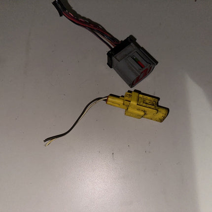 05-09 Ford Mustang Lower Front Seat Wire Plugs OEM RH Passenger