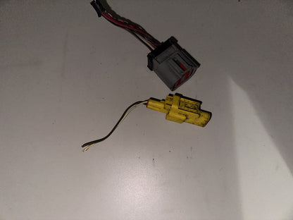 05-09 Ford Mustang Lower Front Seat Wire Plugs OEM RH Passenger