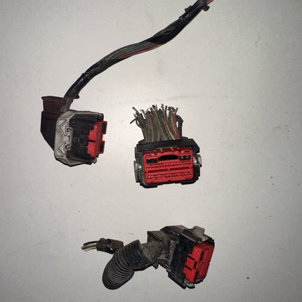 05-06 Ford Mustang ECU ECM PCM Connectors Computer Plug Ins OEM W/ Wires