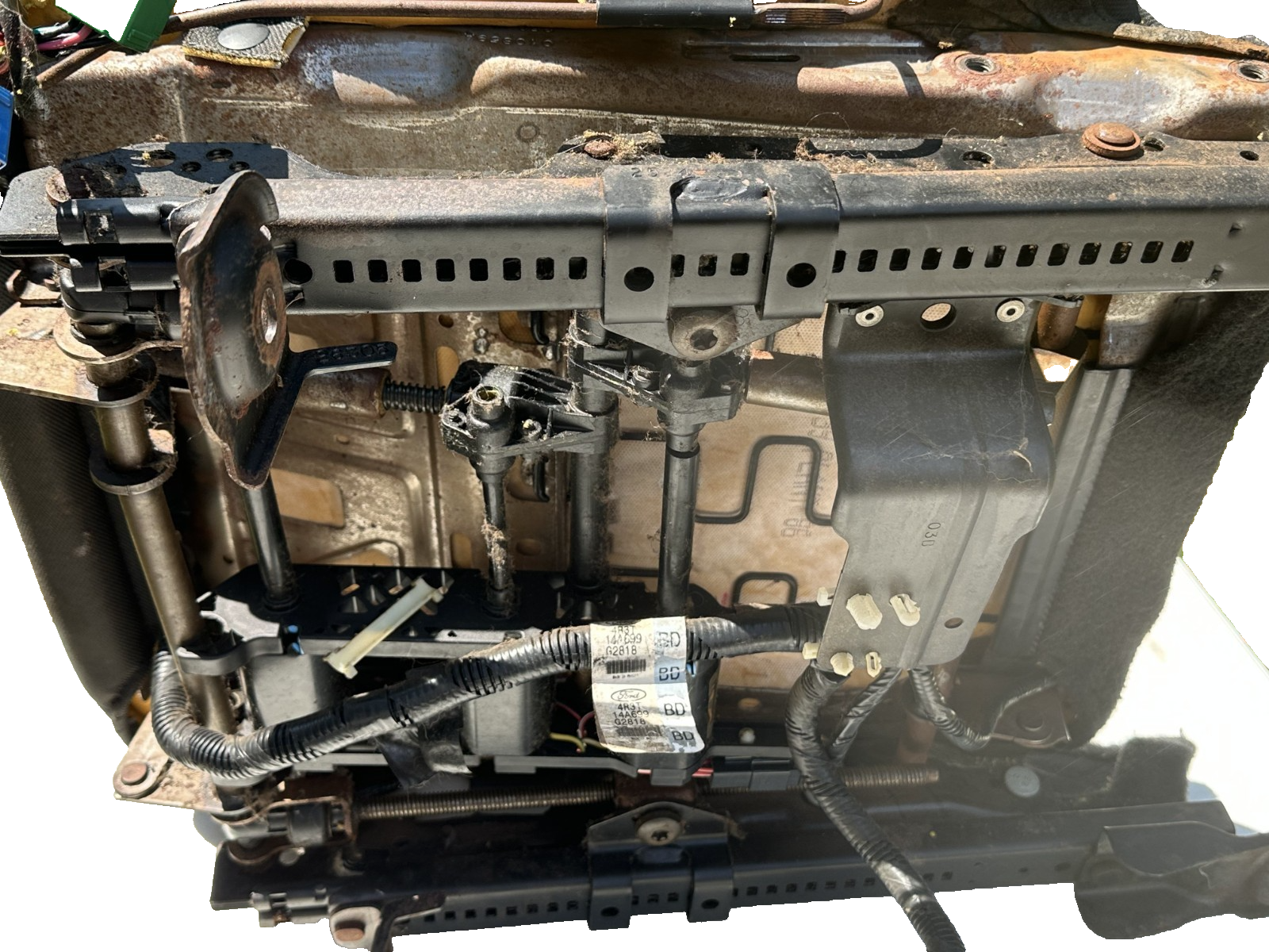 05-09 Ford Mustang 6 Way Power Seat Track Driver LH OEM W/ Seat Base V6 Cloth