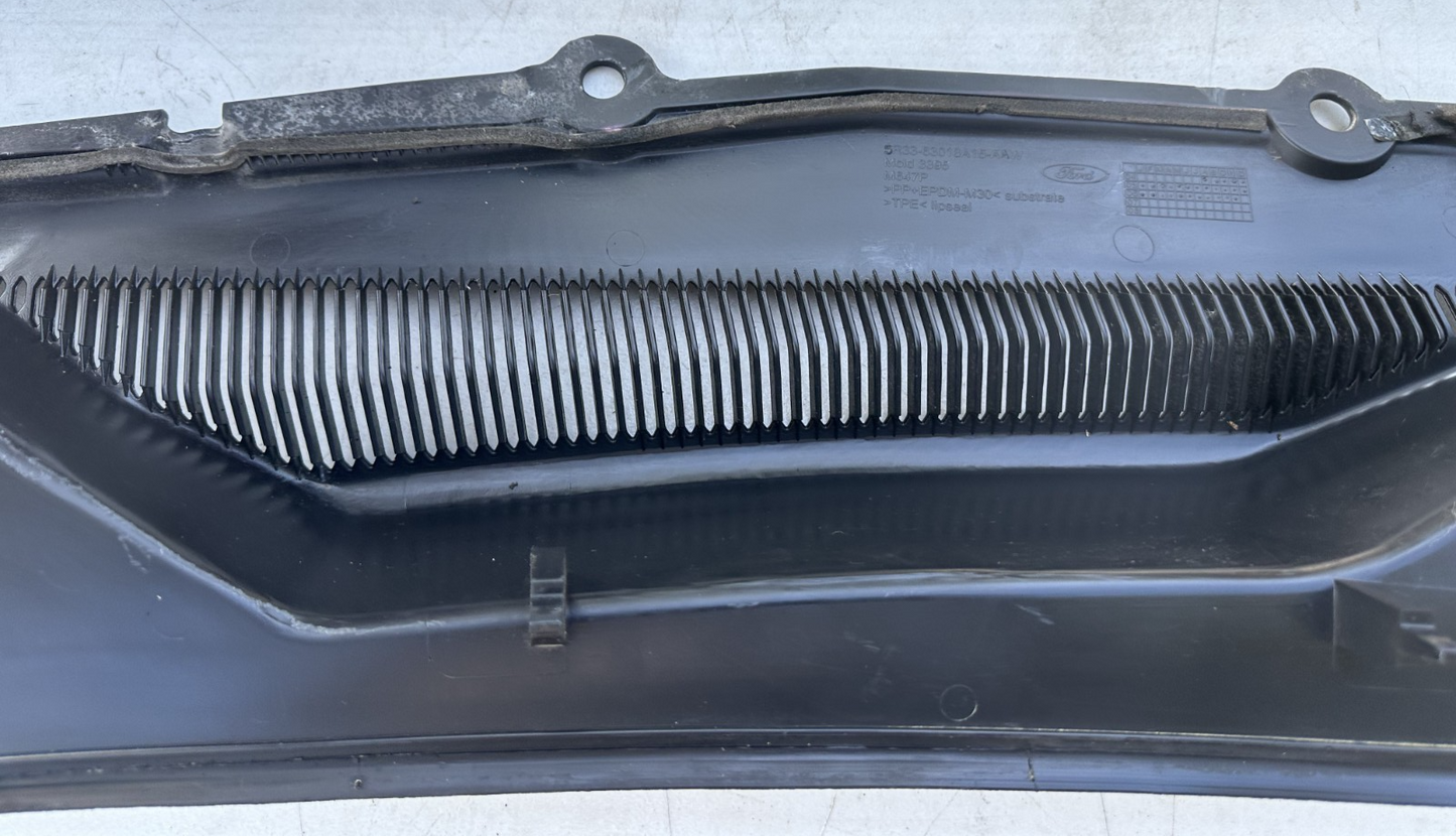 05-09 Ford Mustang LH & RH Driver Passenger Wiper Dash Top Cowl Grille Vent OEM