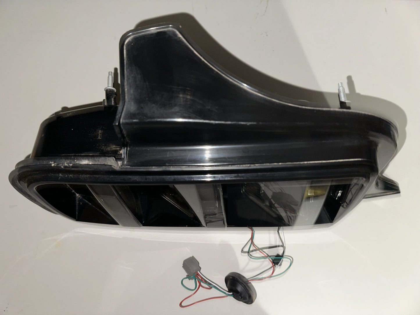 05-09 Ford Mustang LED Tail light With Wiring LH Driver With All Bulbs Working