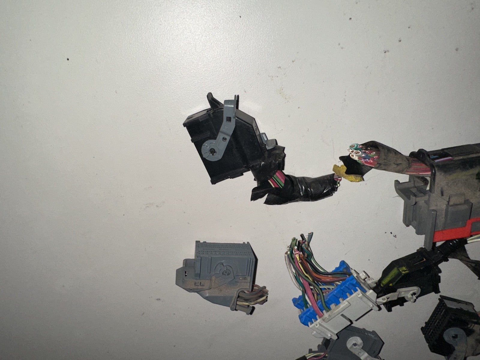 05-06 Ford Mustang BCM Connectors Body Control Module Plug Ins OEM