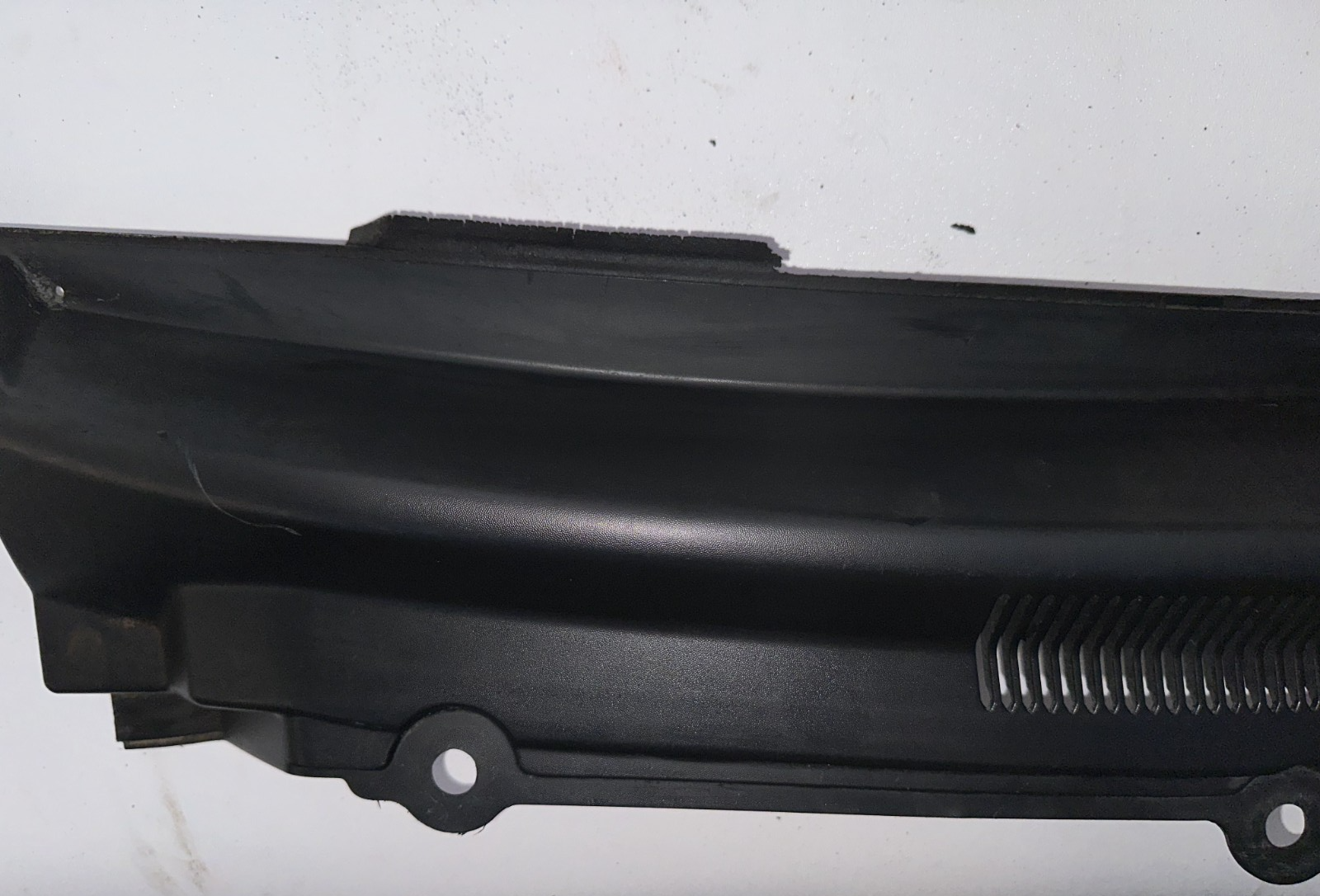 05-09 Ford Mustang RH Passenger Wiper Dash Top Cowl Grille Vent OEM