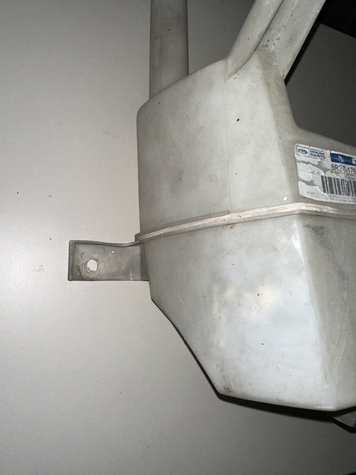 05-09 Ford Mustang Washer Bottle Reservoir With Pump OEM Motorcraft