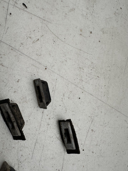 05-14 Ford Mustang Wiper Cowl Clips Retainers Grommets OEM