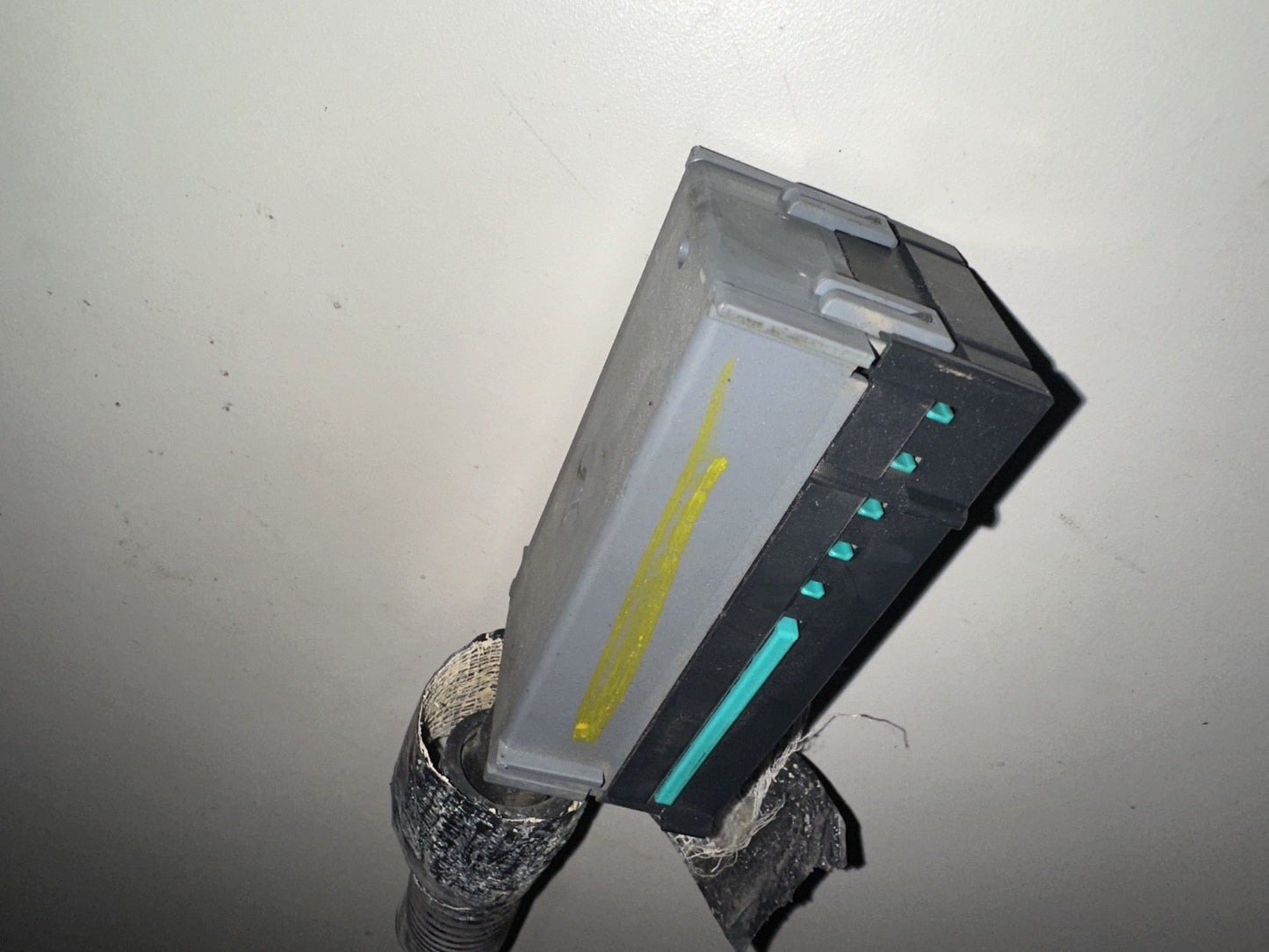 05-06 Ford Mustang Fuse Box Under Hood Connector OEM W/ Wires