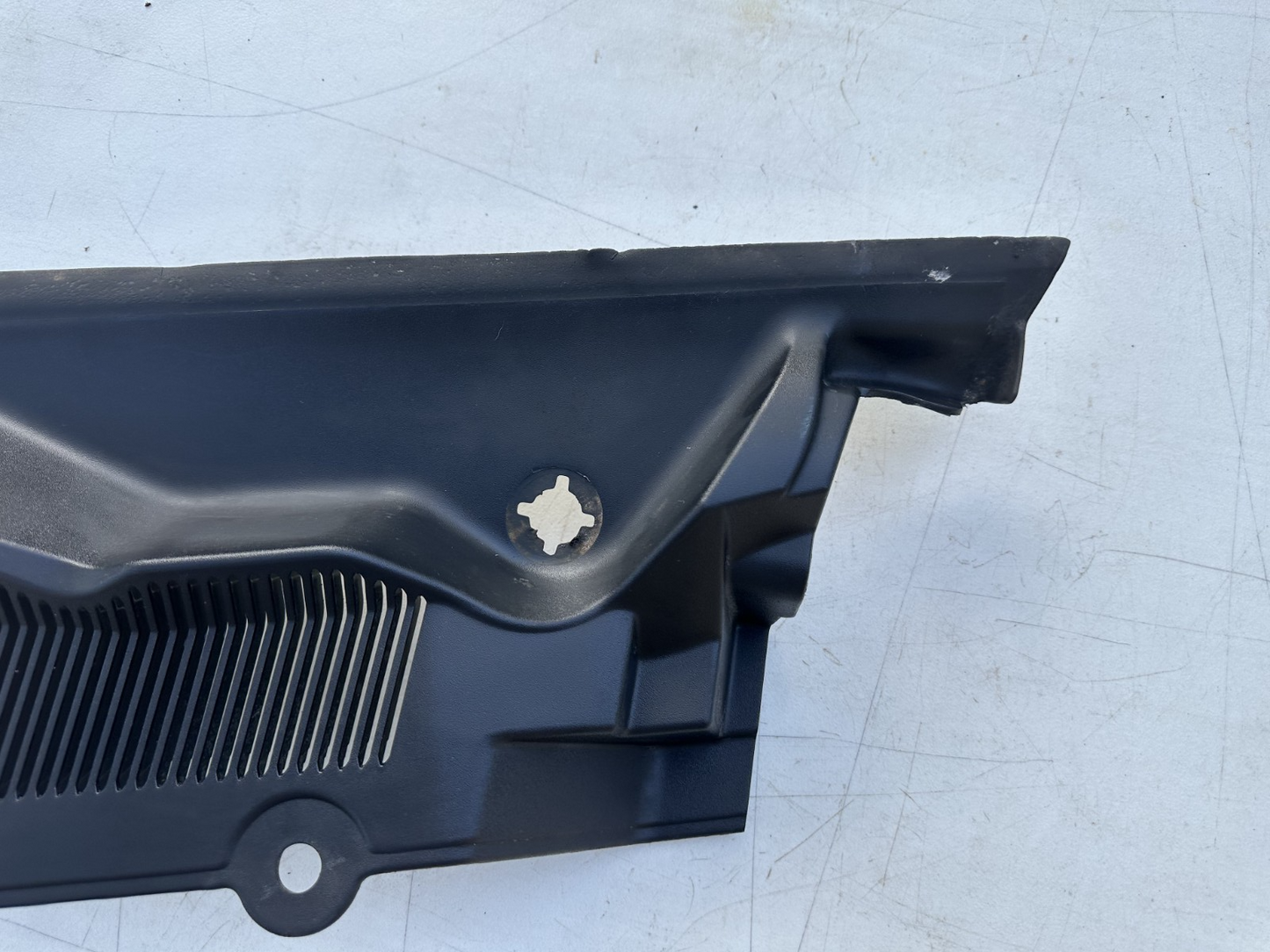 10-14 Ford Mustang LH & RH Driver Passenger Wiper Dash Top Cowl Grille Vent OEM