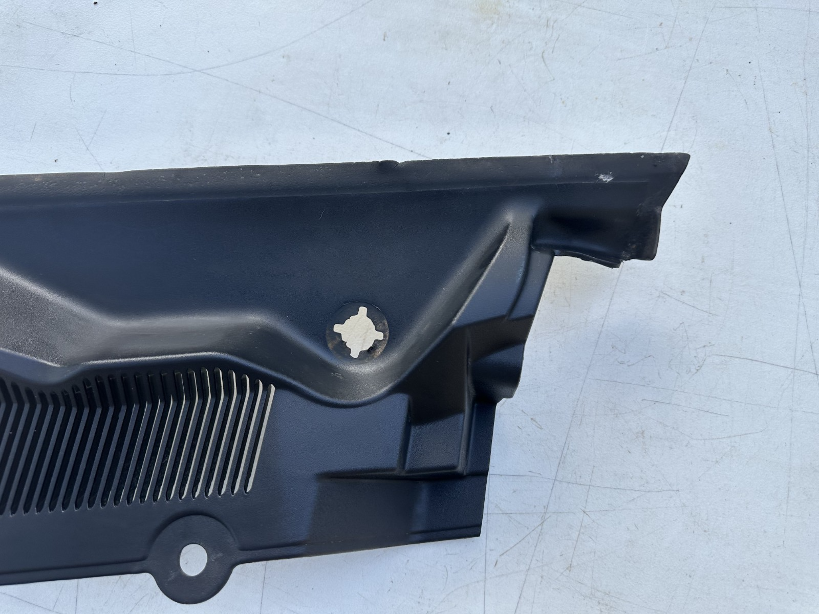 10-14 Ford Mustang LH & RH Driver Passenger Wiper Dash Top Cowl Grille Vent OEM