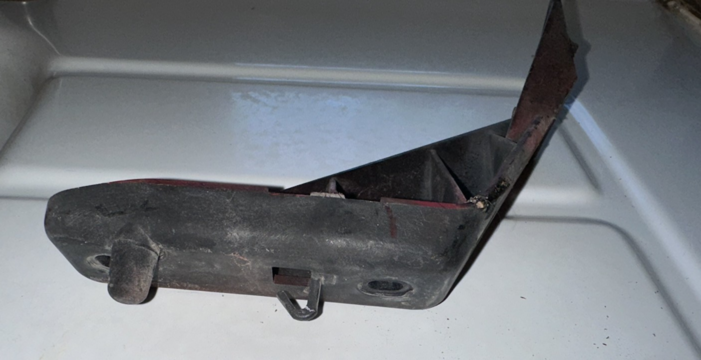 05-09 Ford Mustang Grille Bracket Replacement Pair LH RH Driver Passenger Side