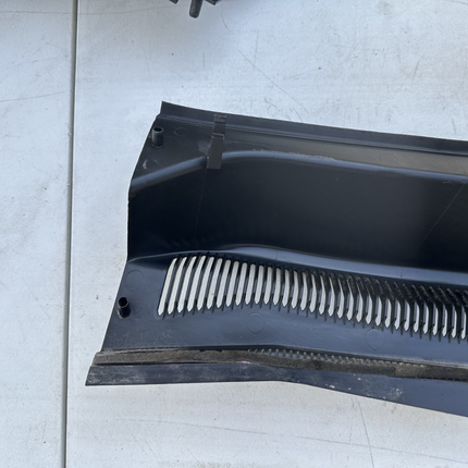 05-09 Ford Mustang LH & RH Driver Passenger Wiper Dash Top Cowl Grille Vent OEM