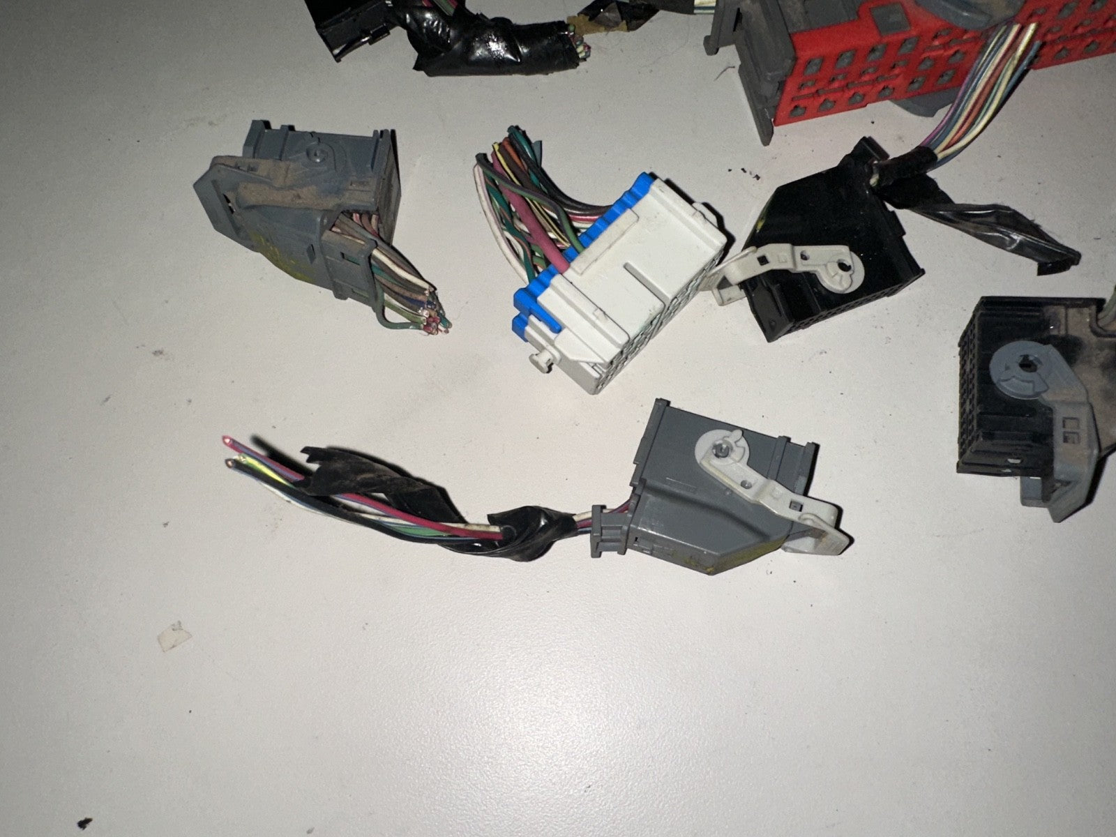 05-06 Ford Mustang BCM Connectors Body Control Module Plug Ins OEM