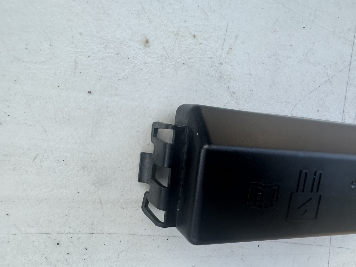 05-09 Ford Mustang BCM Body Control Module Fuse Panel Cover OEM