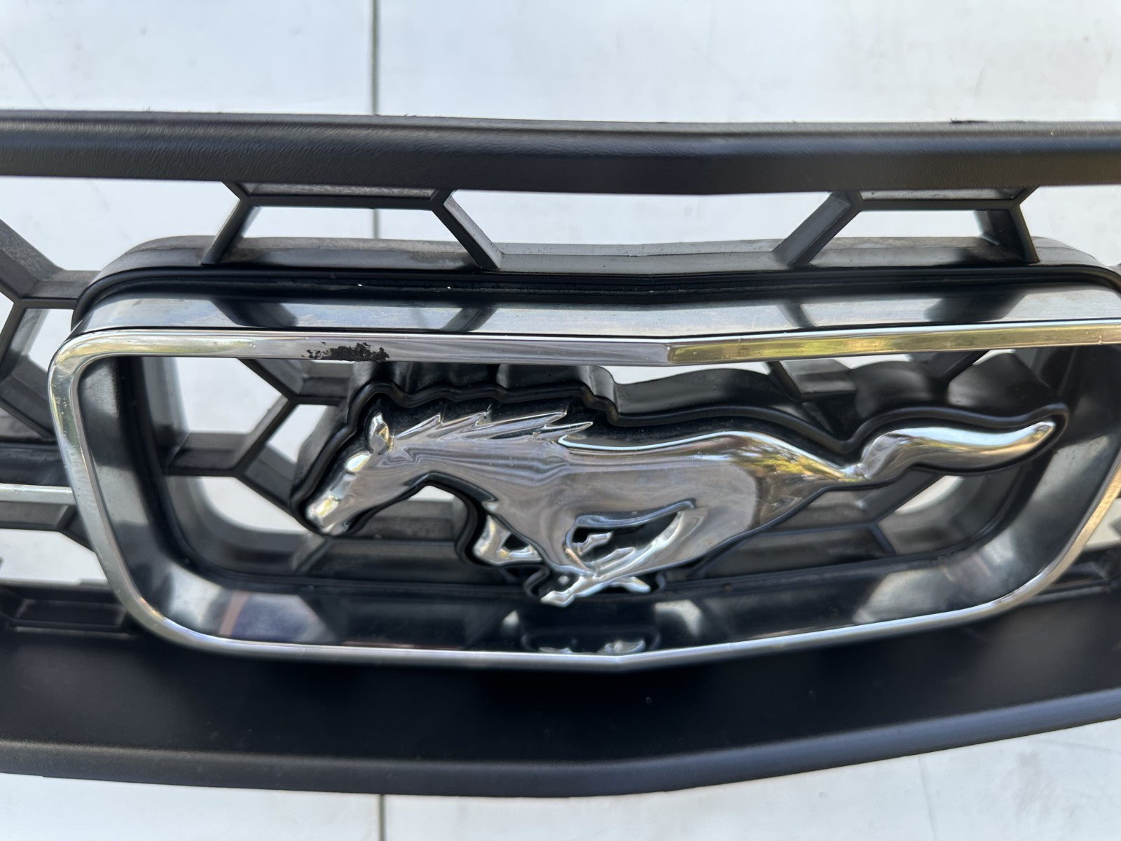 05-09 Ford Mustang Front Upper Grille Pony Package Edition With Fog Lights OEM