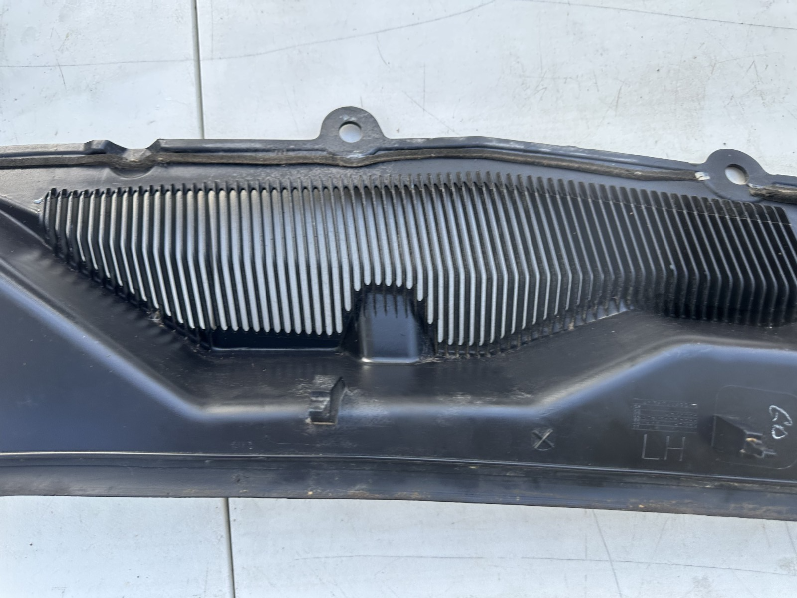 10-14 Ford Mustang LH & RH Driver Passenger Wiper Dash Top Cowl Grille Vent OEM