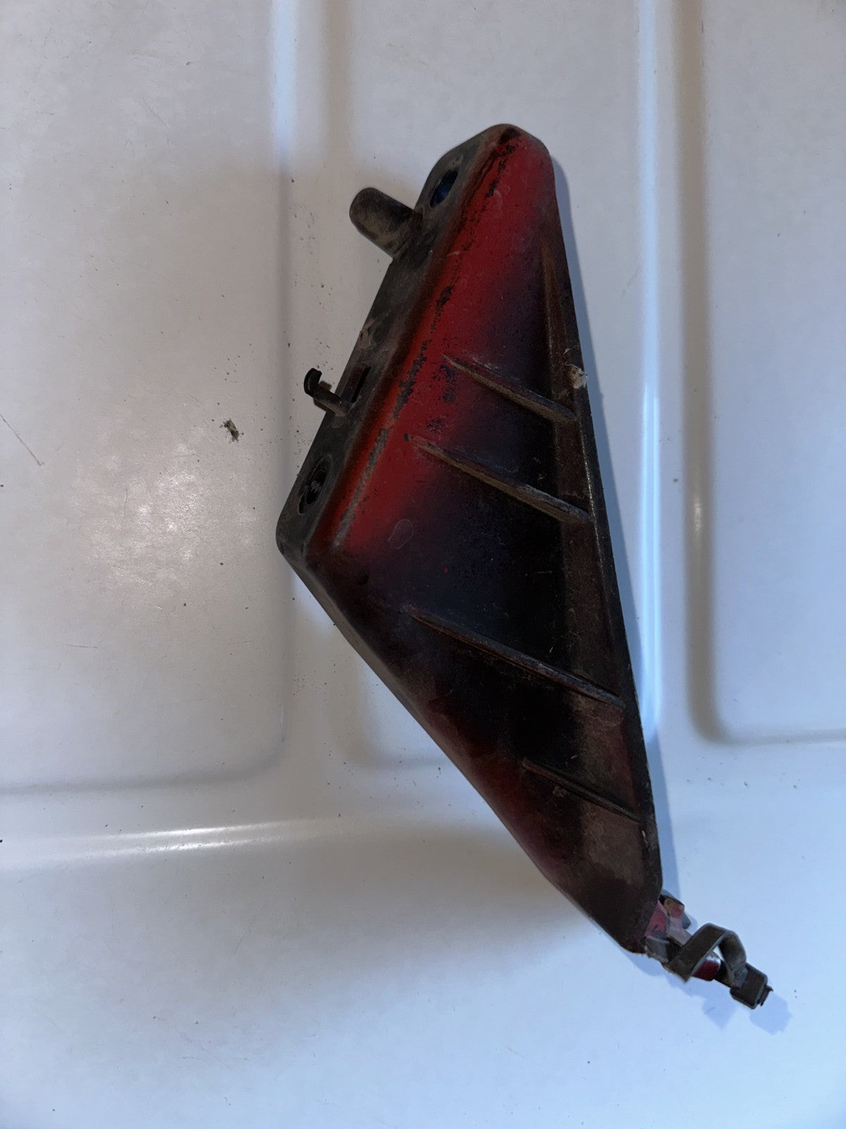 05-09 Ford Mustang Grille Bracket Replacement Pair LH RH Driver Passenger Side