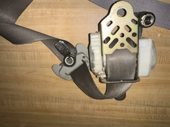 05-06 Toyota Camry Passenger Right RH Front Seatbelt OEM Tan Color Belt