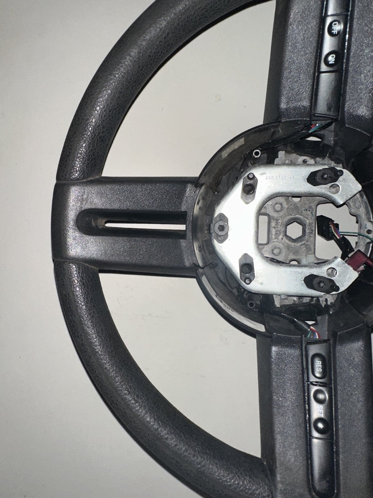 05-09 Ford Mustang Base Vinyl Steering Wheel OEM Black With Wiring