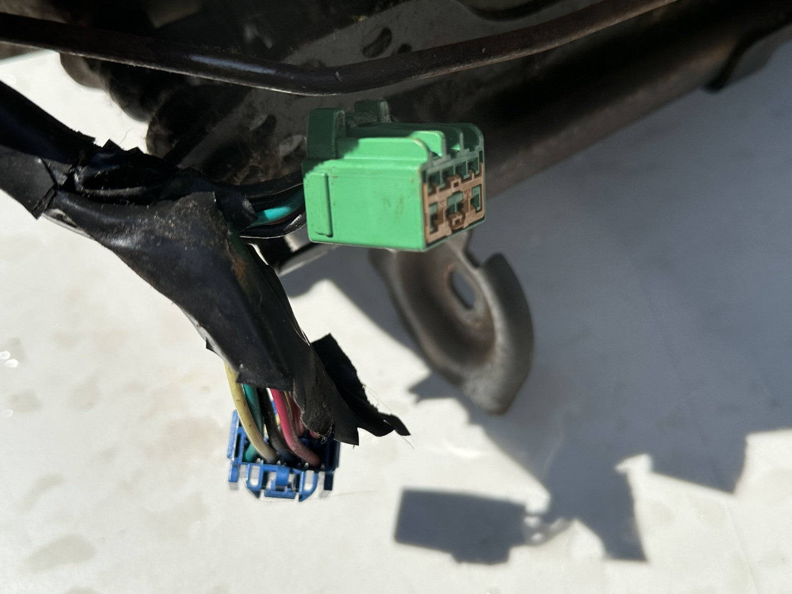 05-09 Ford Mustang 6 Way Power Seat Track Driver LH OEM W/ Seat Base V6 Cloth