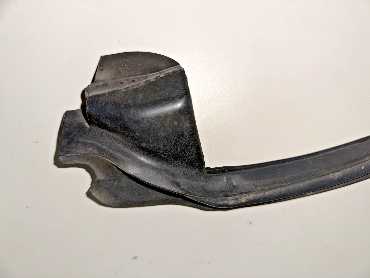 05-09 Ford Mustang Lower Door To Body Weather Strip OEM LH Driver