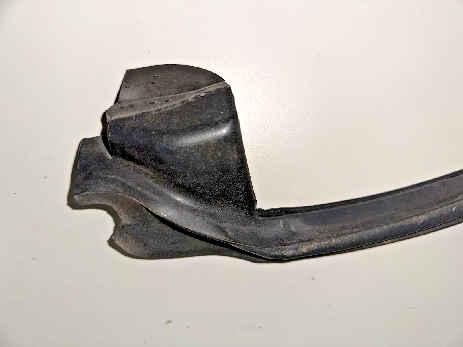 05-09 Ford Mustang Lower Door To Body Weather Strip OEM LH Driver