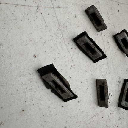 05-14 Ford Mustang Wiper Cowl Clips Retainers Grommets OEM