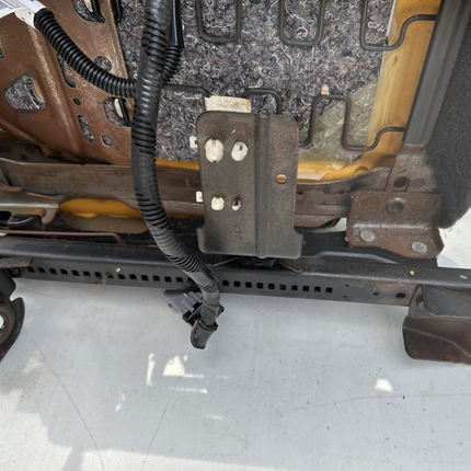 05-09 Ford Mustang 4 Way Manual Seat Track Passenger RH OEM W/ Seat Base Cloth