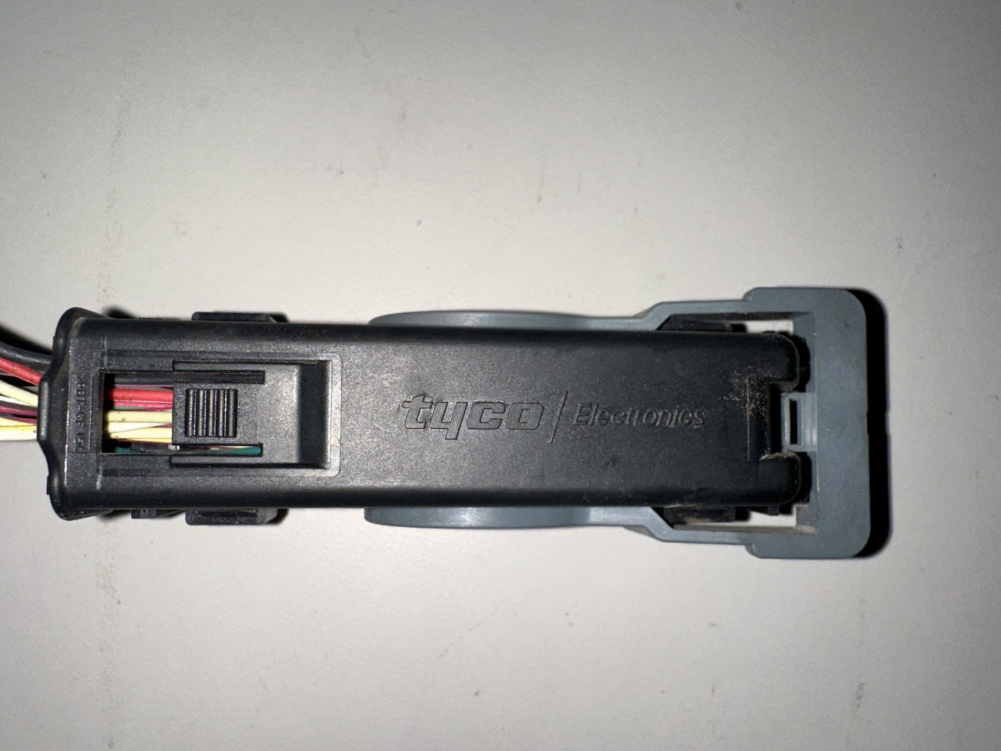 05-06 Ford Mustang BCM Connector Body Control Module Plug In OEM