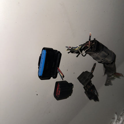 05-06 Ford Mustang Miscellaneous Eletrical Connectors Plugs OEM W/ Wires