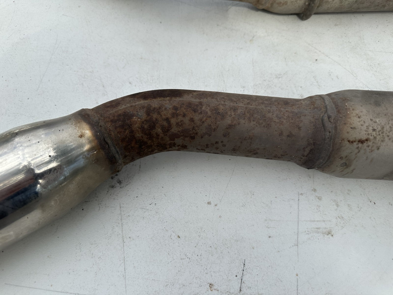 05-09 Mustang Magnaflow Race Series Axle-Back Exhaust Muffler with Polished Tips