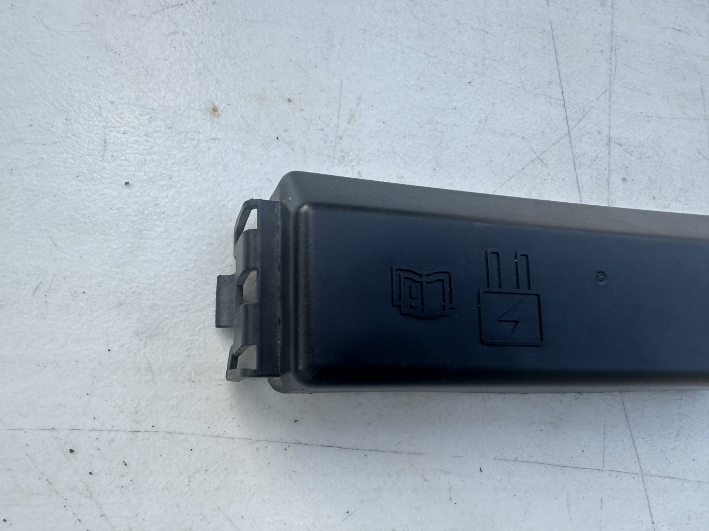 05-09 Ford Mustang BCM Body Control Module Fuse Panel Cover OEM