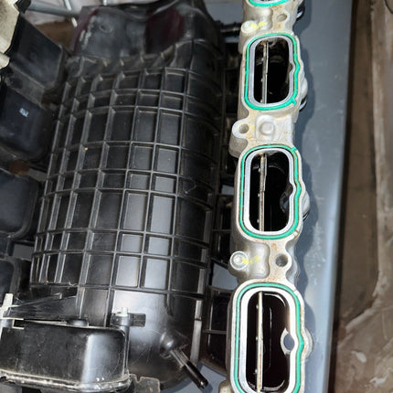 2005-2007 Ford Mustang 4.6L V8 3V Intake Manifold OEM W/ Motion Plates