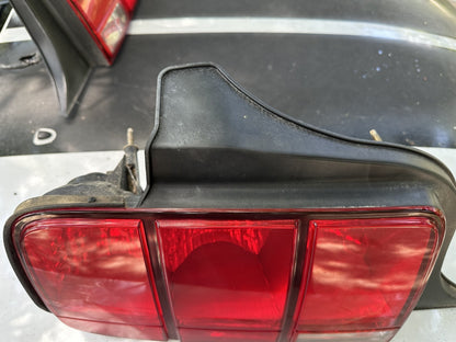 05-09 Ford Mustang Taillights With Wiring RH LH Pair Passenger Driver OEM
