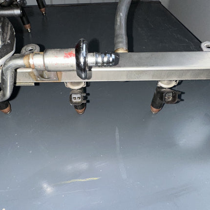 05-07 Ford Mustang 4.6 3V GT OEM Injector Fuel Rail With Sensor & Injectors