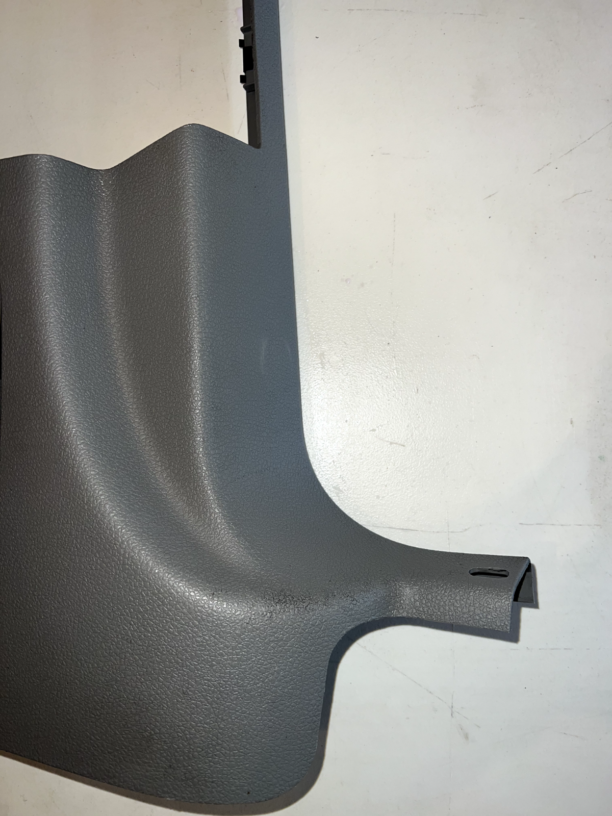 05-09 Ford Mustang Passenger Lower Kick Panel Grey Fuse Box Cover OEM 