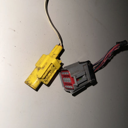 05-09 Ford Mustang Lower Front Seat Wire Plugs OEM RH Passenger