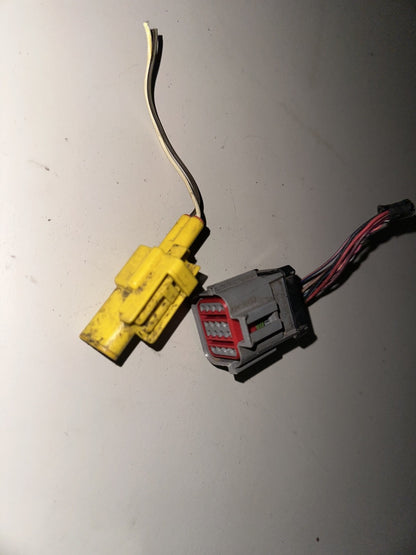 05-09 Ford Mustang Lower Front Seat Wire Plugs OEM RH Passenger