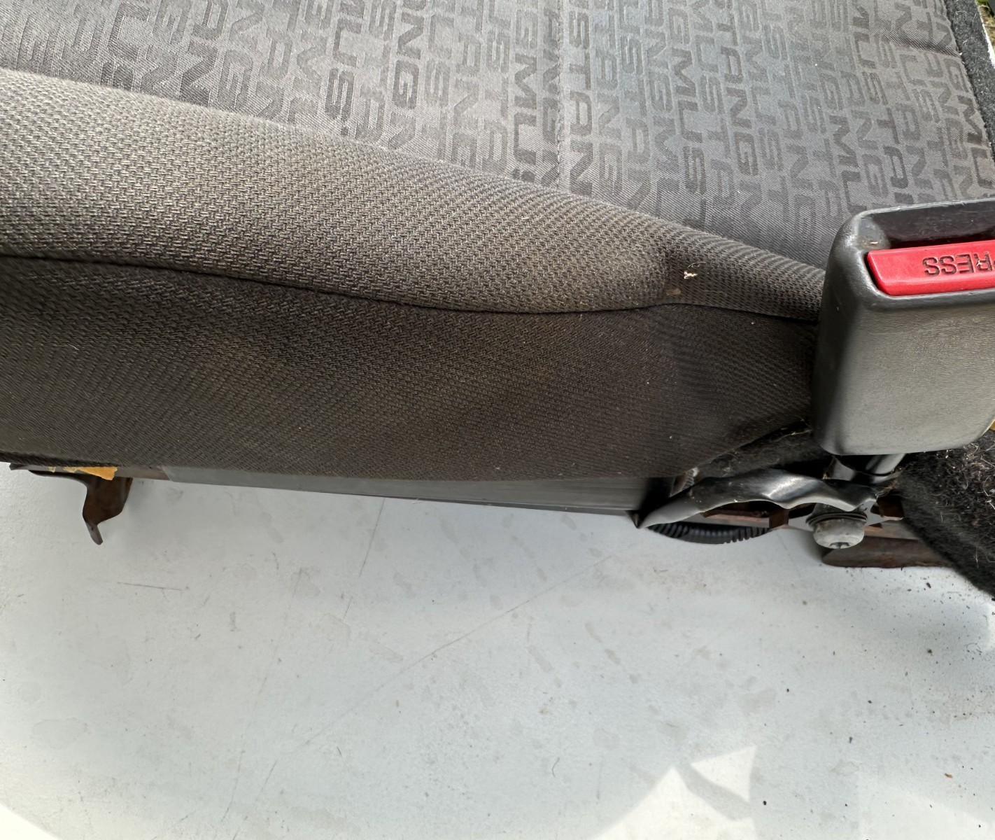 05-09 Ford Mustang 4 Way Manual Seat Track Passenger RH OEM W/ Seat Base Cloth