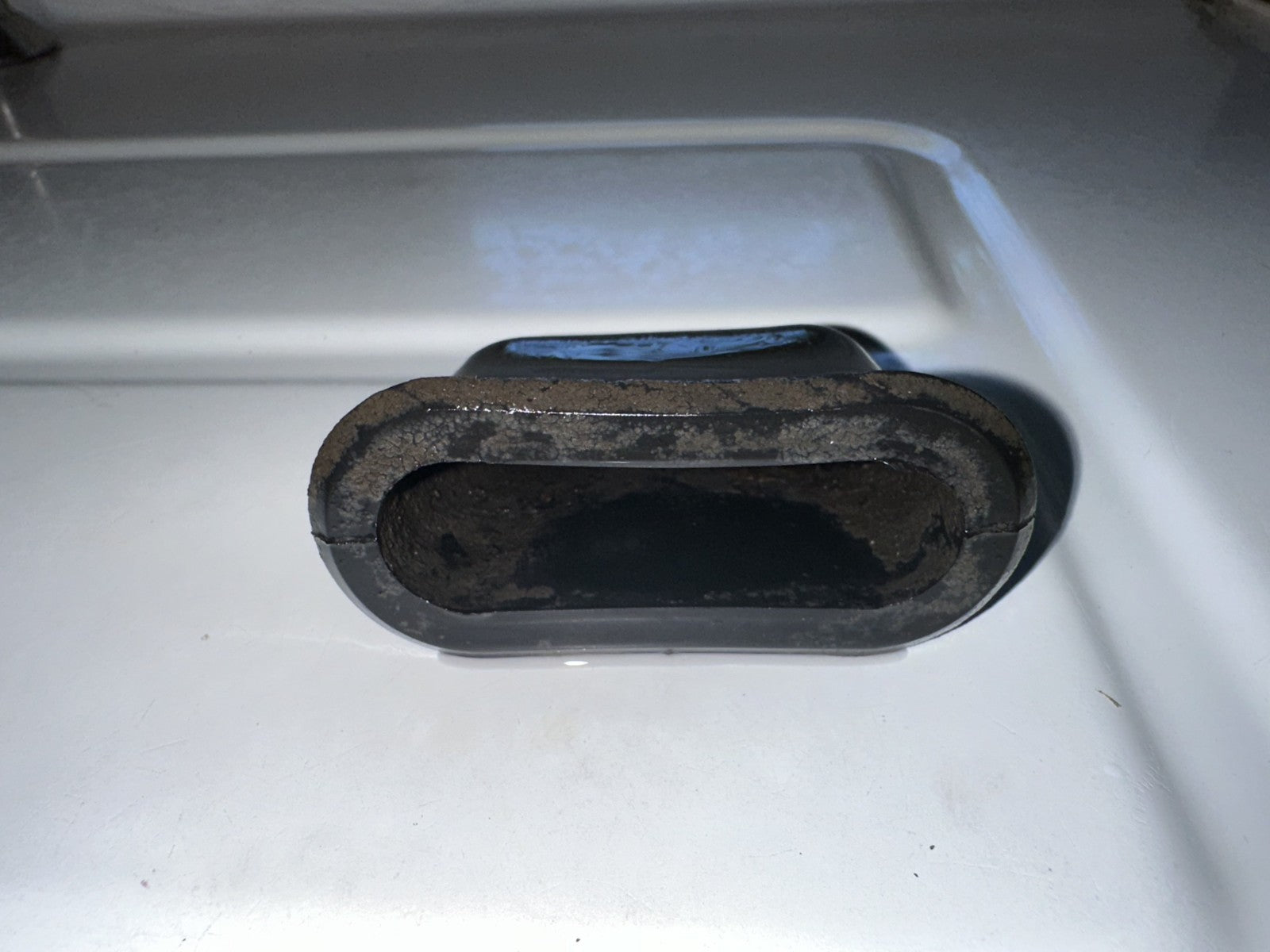 05-19 Ford Mustang Wiper Cowl Drain Tube Water OEM 5R3Z-01523-AA Used