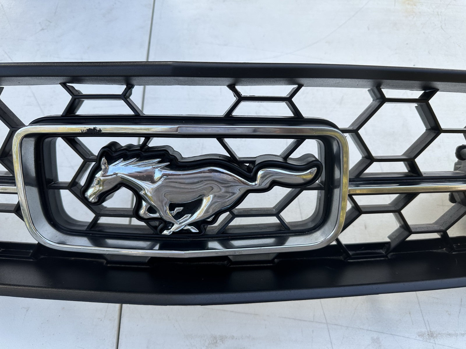 05-09 Ford Mustang Front Upper Grille Pony Package Edition With Fog Lights OEM