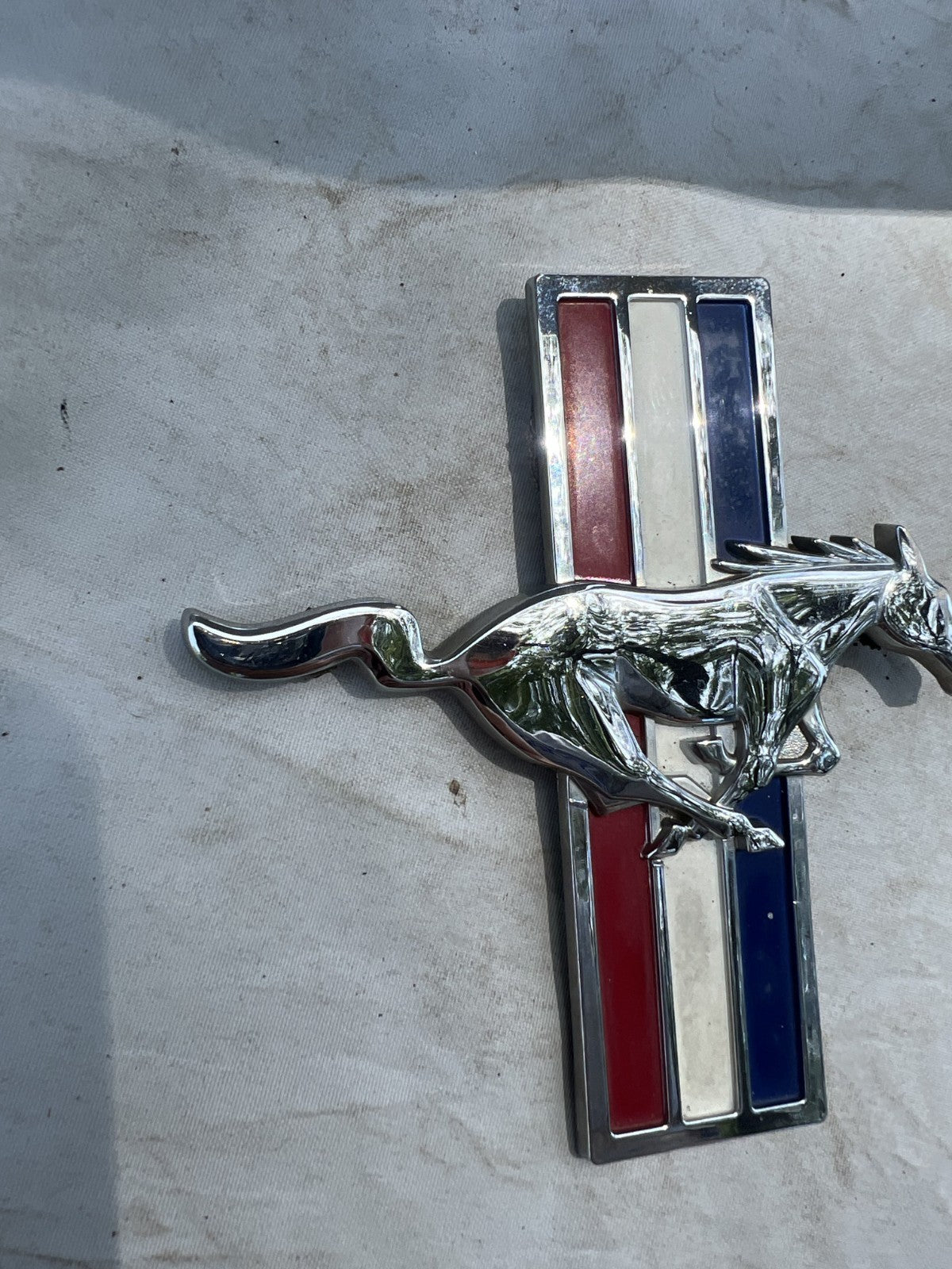05-09 Ford Mustang V6 Horse Pony Fender Badges Prancing Horse OEM