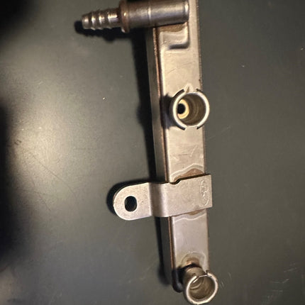 05-07 Ford Mustang 4.6 3V GT OEM Injector Fuel Rail Bare Pair