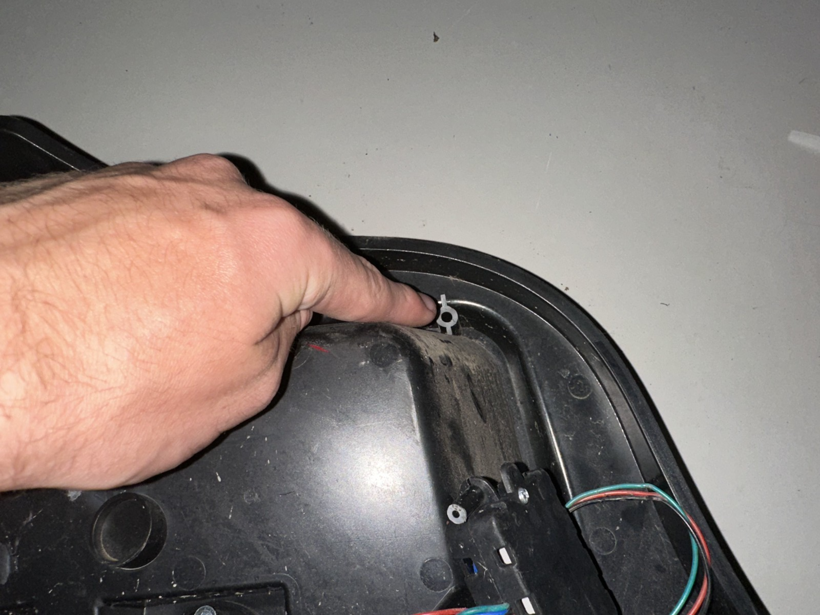 05-09 Ford Mustang LED Tail light With Wiring RH Passenger DAMAGED