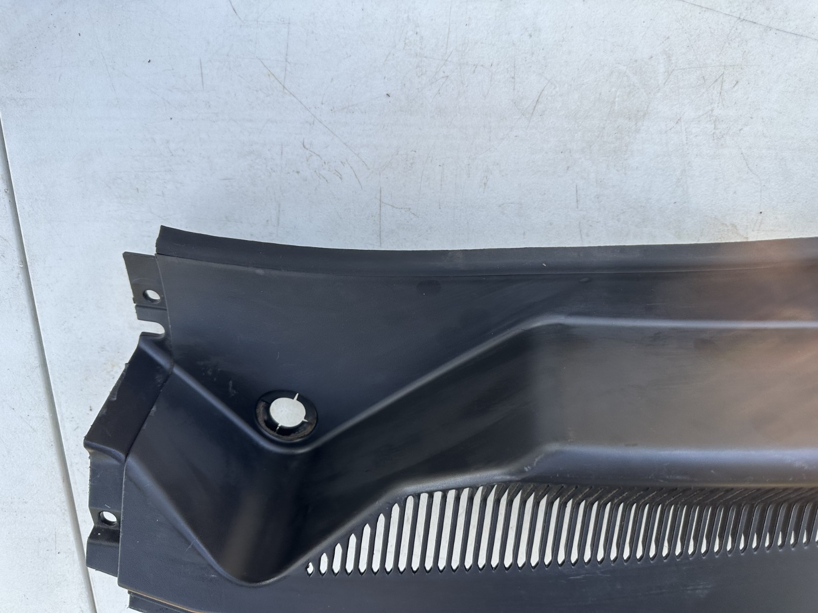 05-09 Ford Mustang LH & RH Driver Passenger Wiper Dash Top Cowl Grille Vent OEM