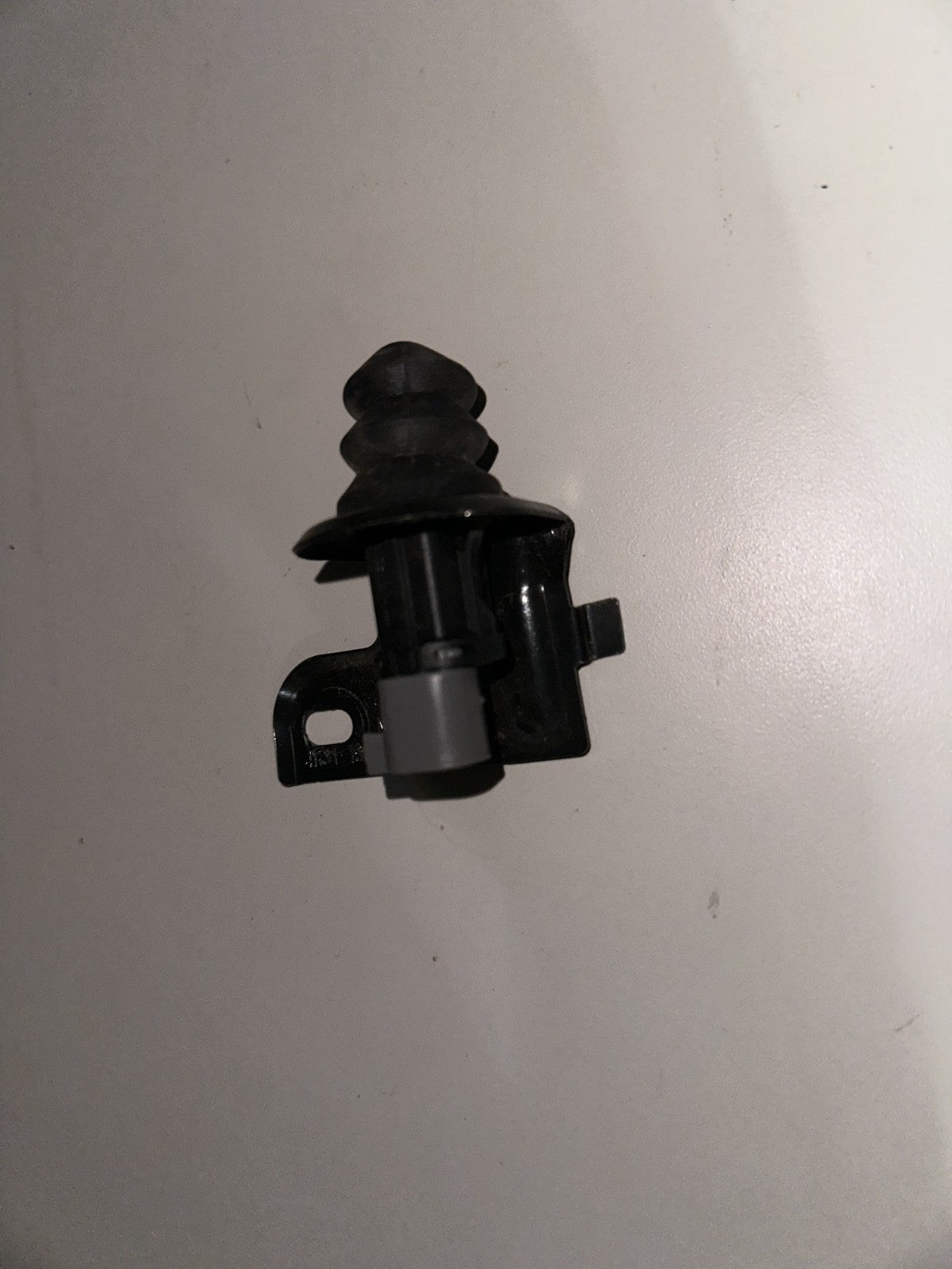 05-09 Ford Mustang Hood Anti-Theft Indicator Switch Plunger In Working Order