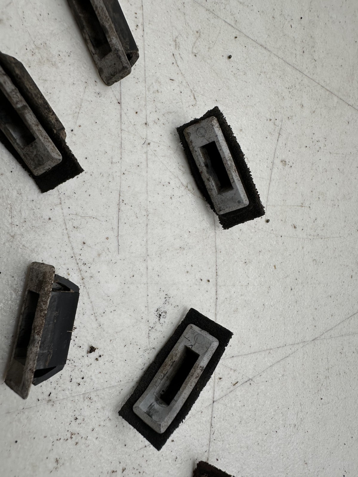 05-14 Ford Mustang Wiper Cowl Clips Retainers Grommets OEM