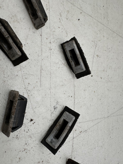 05-14 Ford Mustang Wiper Cowl Clips Retainers Grommets OEM